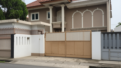 Jual Lelang Cash Only Rumah 2 Lantai Kawasan Kosan Elit