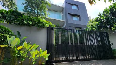 Permata Buana - Rumah Mewah 3 Lantai Permata Buana Jakarta Barat