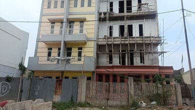 Ruko ½ Jadi 4 Lt Di Jl. Raya Bekasi Km23 Cakung