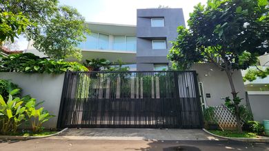 Permata Buana - Rumah Mewah 3 Lantai Permata Buana Jakarta Barat
