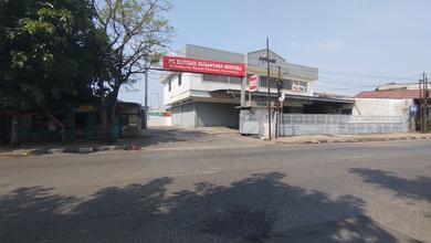 Gudang Dan Garasi Mobil Besar - Jual Cepat Di Plumpang Semper