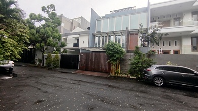 Kembangan - Rumah Minimalis 3 Lantai di Puri Kembangan