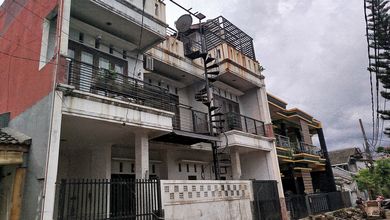 Rumah Kost²an 3 Lt Di Perum Sinar Pamulang Permai Pamulang Barat Tangerang Selatan