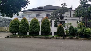 Rumah Mewah 2 LT di Komplek Tomang City Garden, Jakbar
