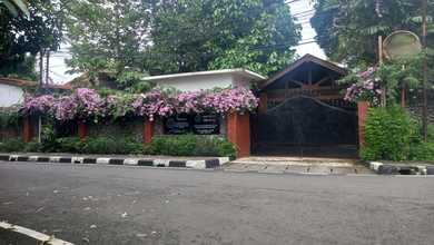 Menteng - Rumah Bagus Harga Sangat Murah. SHM LT 1183 M2. Dijalan Tama Amir Hamza. Menteng. Jakarta Pusat