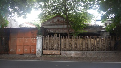 Kebayoran Lama - Rumah Tua Hitung Tanah. Harga Sangat Murah. Shm. Lt 226 M2. Dijalan Panjang Cidodol. Kebayoran Lama. Jakarta Selatan