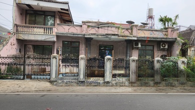 Tebet - Rumah Tua Hitung Tanah. Harga Sangat Murah. Shm. Lt 265 M2. Dijl. Tebet Dalam Timur Tiga M. Jakarta Selatan