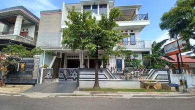 Cempaka Putih - Rumah Mewah Harga Murah. SHM LT 180 M2. Kondisi Bagus. Dijalan Cempaka Putih. Jakarta Pusat