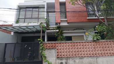 Benhil - Rumah Bagus Harga Murah Dibawah Pasar. SHM LT 261 M2. Dijalan Danau Mahalona. Jakarta Pusat