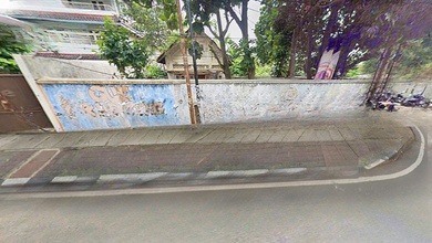 Menteng - Rumah Tua Hitung Tanah. Dijual Lelang. Harga Sangat Murah. SHM Lt 716 M2. Dijl Cilosari. Menteng Cikini. Jakarta Pusat