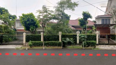 Dekat Pondok Indah - Rumah Bagus Mewah. Harga Sangat Murah. SHM LT 531 M2. Dijalan Kariawan. Pinang. Jakarta Selatan