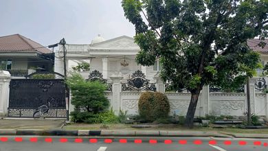 Pondok Indah - Rumah Mewah Harga Saaaaaangat Murah. Segera Dimiliki. SHM LT 929 M2. Dijalan Metro Pondok Indah. Jakarta Selatan