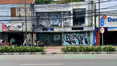 Jatinegara - Ruko Sangat Strategi. Shgb LT 112 M2. Dijalan Otista Raya. Kampung Melayu. Jakarta Timur