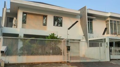 Jual Rumah Megah Luas 300 m2 Area Kebon Jeruk, Jakarta Barat