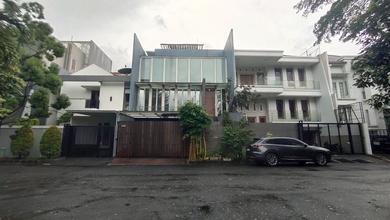 Kembangan - Rumah Cantik Minimalis 3 Lantai di Puri Kembangan