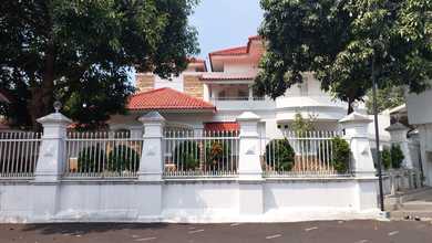 Jagakarsa - Cash Only Rumah Asri 3 Lantai Perumahan Rancho Indah