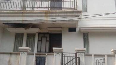 Villa Melati Mas - Dijual Rumah Hook 3 Lantai - Serpong Tangerang