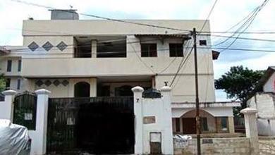 Rumah dengan Tanah Luas di Lebak Bulus Jakarta Selatan