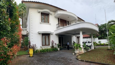 Rumah Eksklusif LT 1325 m2, di Jati Padang, Jakarta Selatan