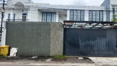 Rumah 2 Lantai Nyaman Lt.250m² Proses Lelang