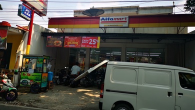 Rumah Pinggir Jalan Petukangan Utara H.muchtar Raya