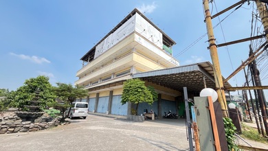 Dijual Ruko Berikut Rumah Dibelakangnya Ex Toko Sepeda dan Motor Listrik ~ Letak Strategis di Flyover Tiptop