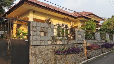 Di Jual Rumah 2Lt, Siap Huni, Kondisi Bagus, Harga bisa Nego, Lokasi Strategis, Dekat Banyak Fasilitas, Dekat Akses Tol