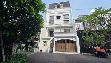Di Jual Rumah 2Lt, Siap Huni, Kondisi Bagus, Lokasi Srategis, Dekat Akses Tol, Dekat Banyak Fasilitas