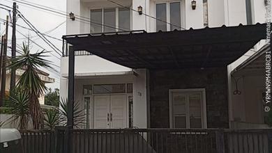Di Jual Rumah 2Lt Kondisi Bagus, di Jual Lelang Harga Sdh All In,Siap Huni, Lokasi Strategis, Dekat Banyak Fasilitas, Dekat Akses Tol