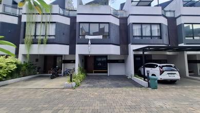 Di Jual Rumah 2Lt, Siap Huni, Kondisi Bagus, Harga bisa Nego, Bebas Banjir, Dekat Banyak Fasilitas, Dekat Akses Tol