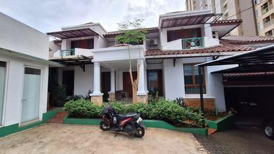 Di Jual Rumah 2 LT, Kondisi Bagus, Siap Huni, di Jual Melalui Lelang, Lokasi Strategis Pinggir Jln Raya, Dekat Akses Tol