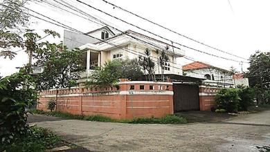 Di Jual Rumah 2Lt, Siap Huni, Lokasi Strategis, Bebas Banjir, Harga bisa Nego, Dekat Banyak Fasilitas, Dekat Akses Tol