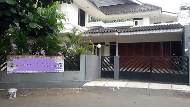 Di Jual Rumah 2Lt, Siap Huni, Kondisi Bagus,Lokasi Strategis,Dekat Banyak Fasilitas, di Jual Lelang, Dekat Akses Tol