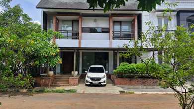 Di Jual Rumah Lt3, Siap Huni, Kondisi Bagus, Lokasi Strategis Nyaman, Dekat Banyak Fasilitas, Dekat Akses Tol