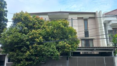 Di Jual Rumah 2Lt,Kondisi Bagus, Lokasi Strategis, di Jual Lelang, Dekat Banyak Fasilitas, Dekat Akses Tol