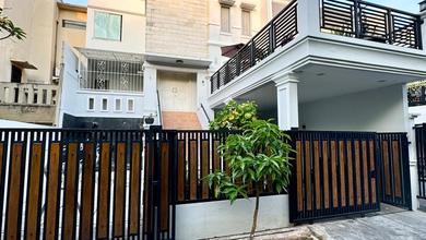 Di Jual Rumah 2Lt, Kondisi Bagus,Dekat Banyak Fasilitas,Di Jual Lelang, Dekat Akses Tol