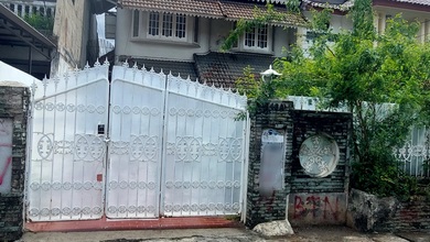 Rumah Lama 2 Lantai Di Jl Kayu Manis, Pisangan Baru. Dkt Ke Jl Raya Matraman