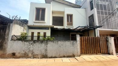 Rumah Apik 2 Lantai di Jl Tebet Utara. Dkt ke Jl Raya Casablanca