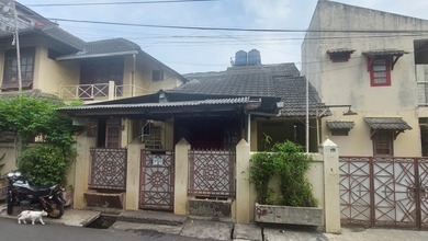 Jual Rumah Siap Huni di Kebayoran Lama, Jakarta Selatan, LT 384 m2