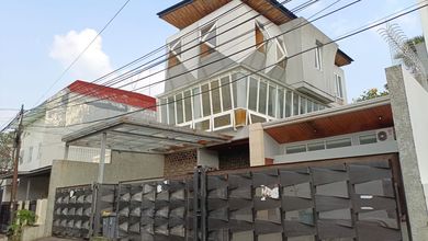 Rumah di Jl Delta Sari, Gandaria Utara, Kebayoran Baru. Dkt ke Jl Raya Radio Dalam