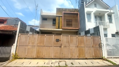 Rumah Apik 2 Lantai di Tebet Barat Dalam. Dkt ke Jl Mt Haryono