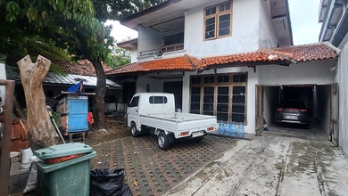 Rumah Lama 2 Lantai di Jl Wijaya Timur, Petogogan, Kebayoran Baru. Dkt ke Senopati