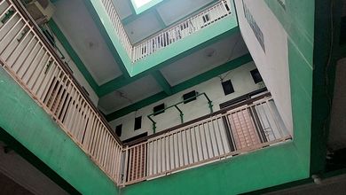 Kost 3 Lantai Berikut Toko Di Jl Raya Bogor, Cimanggis. Dkt Ke Tol Cijago