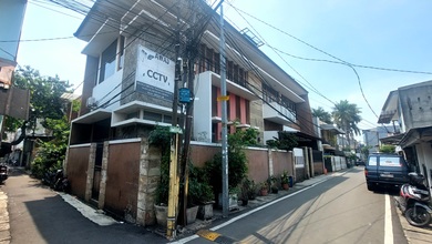 Rumah Apik 2 Lantai Utan Kayu Utara, Matraman. Dkt ke Jl Pramuka