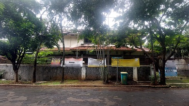 Rumah Tua Di Simprug Golf Iv, Kebayoran Lama. Dkt Senayan City