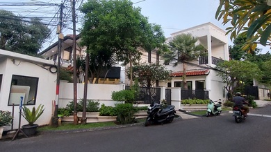 Rumah Asri 2 Lantai Di Komp Bank Niaga, Pejaten Barat. Dkt Ke Jl Siaga Raya