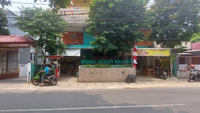 Rumah Penginapan 3 Lantai di Jl Raya Malaka, Cipayung