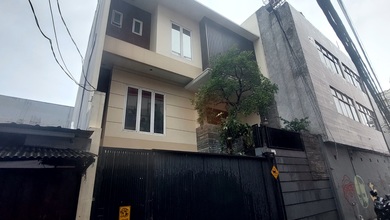 Rumah Mewah 3 Lantai Di Jl Radio Dalam Raya, Gandaria Utara, Kebayoran Baru. Dkt Ke Pondok Indah