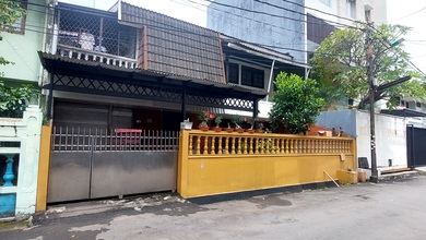 Rumah Lama 2 Lantai di Jl Kelapa Sawit, Kelapa Gading. Dkt ke Jl Boulevard Raya