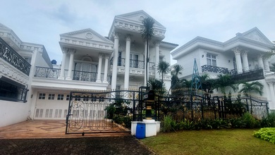 Rumah Mewah 2 Lantai Di Legenda Wisata Cibubur. Dkt Ke Tol Cimanggis